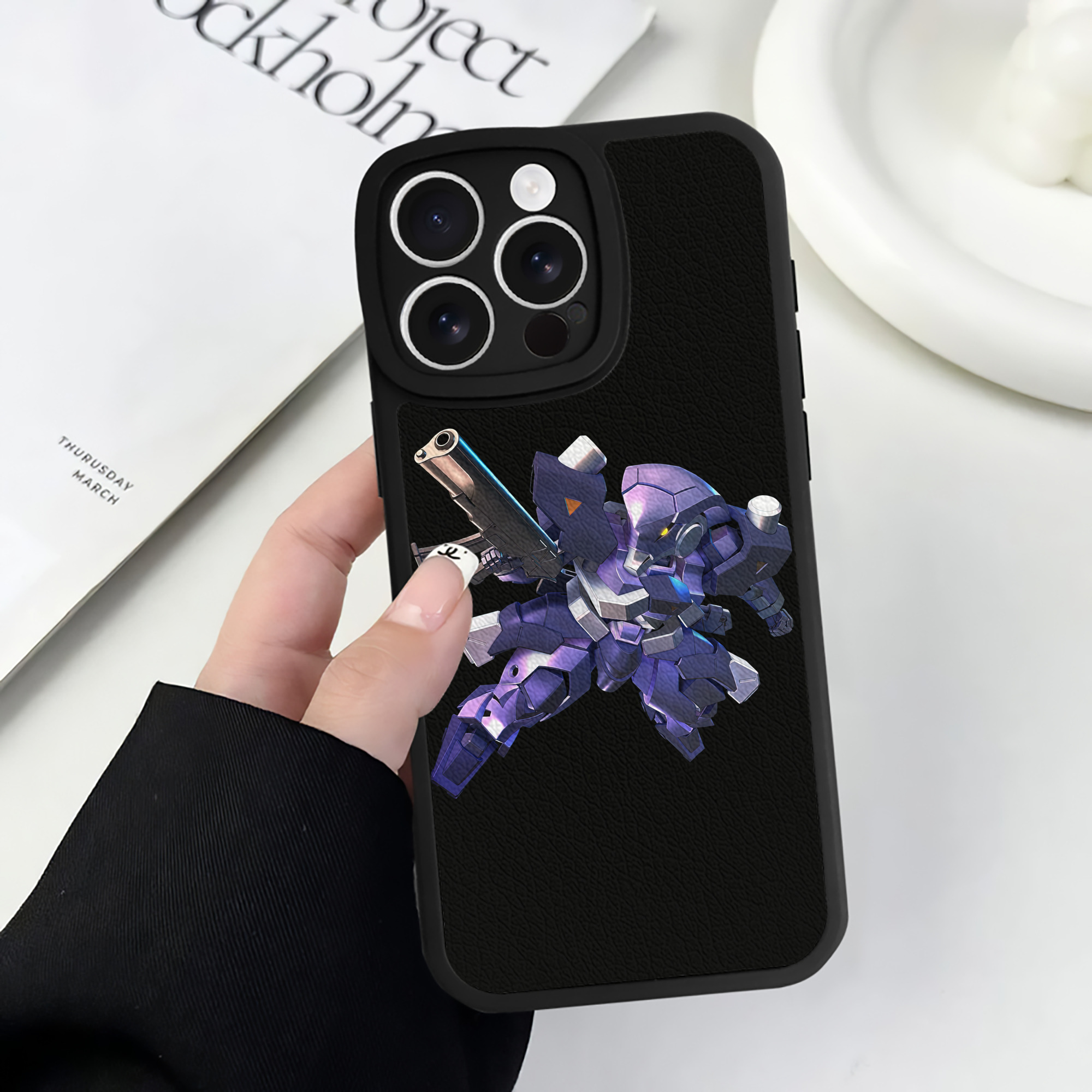（画像用） 機動戦士ガンダム Mobile Suit Gundam 【iPhone 16シリーズ対応】シリコンスマホケース（レザー調） 材質：シリコン